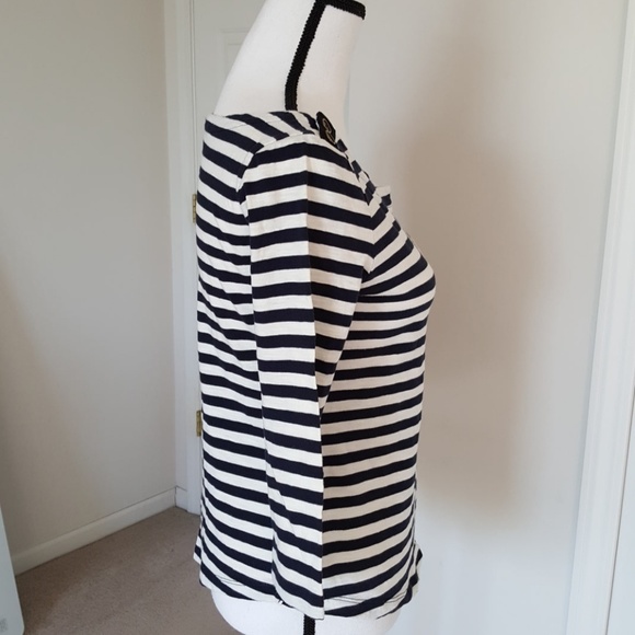 14:06 - Banana Republic Stripped Shirt - Picture 4 of 13